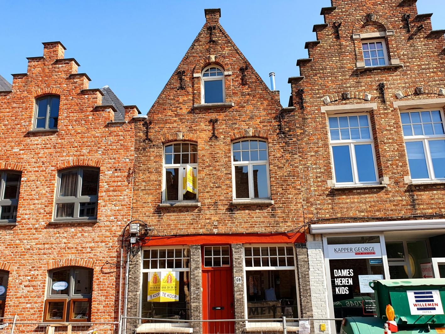 Nebu Luxe BES Immo La Clé - Brugge, Eengezinswoning - Hartje Brugge,perfect instapklaar  charmant woonhuis met grote koer, 4 SLPKS