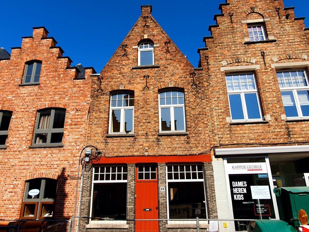 Nebu Luxe BES Immo La Clé - Brugge, Eengezinswoning - Hartje Brugge,perfect instapklaar  charmant woonhuis met grote koer, 4 SLPKS